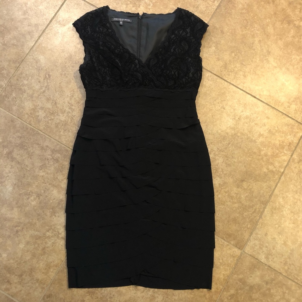 Black embroidered and tiered dress 8P